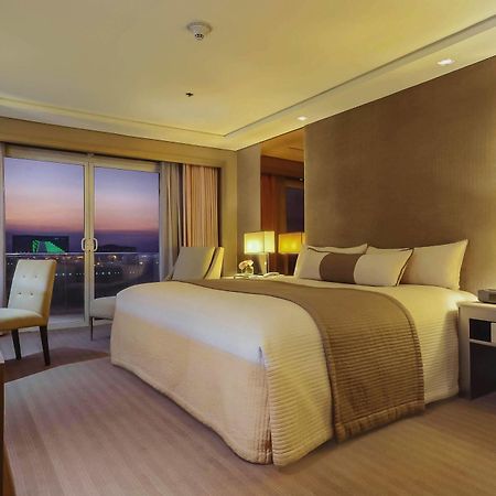 Midas Hotel And Casino Pasay Exterior photo
