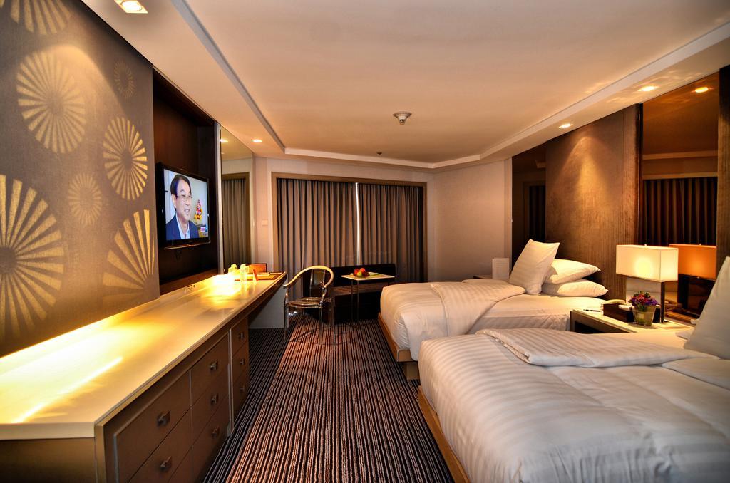 Midas Hotel And Casino Pasay Exterior photo