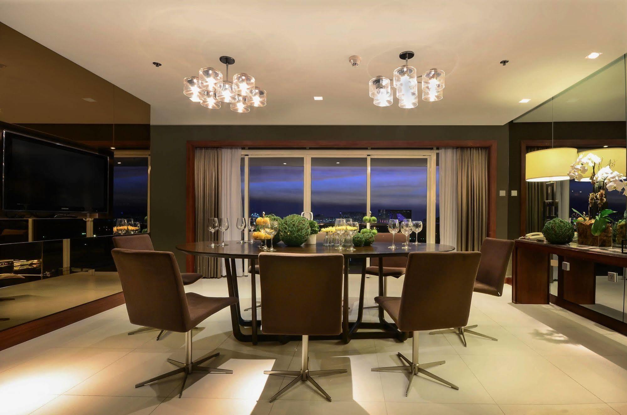 Midas Hotel And Casino Pasay Exterior photo