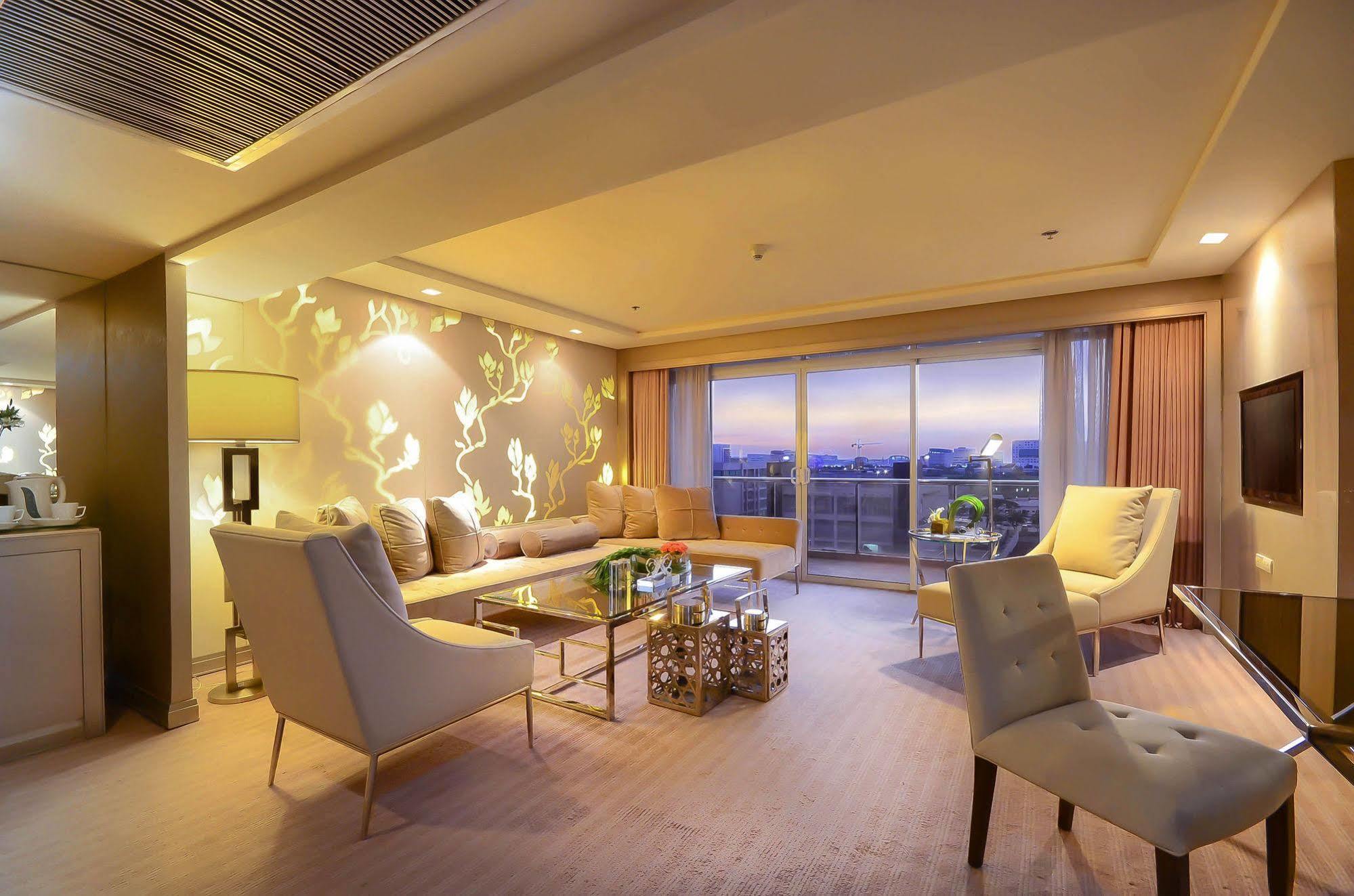 Midas Hotel And Casino Pasay Exterior photo